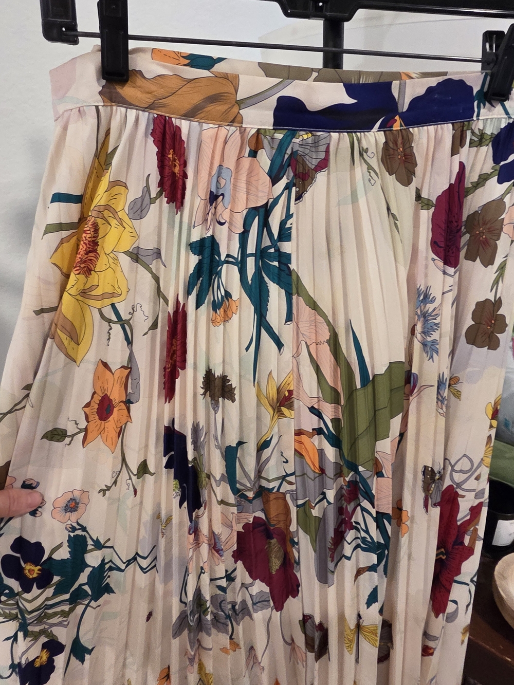 Chicwish Cream Floral Pleated Midi Skirt with Multicolor Blooms - Picture 3 of 7